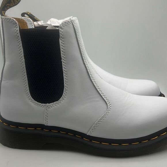 Dr. Martens Women's 2976 Chelsea Boot Leather Boots- NWB- Women Size 9 | Eur 41 - Picture 1 of 10